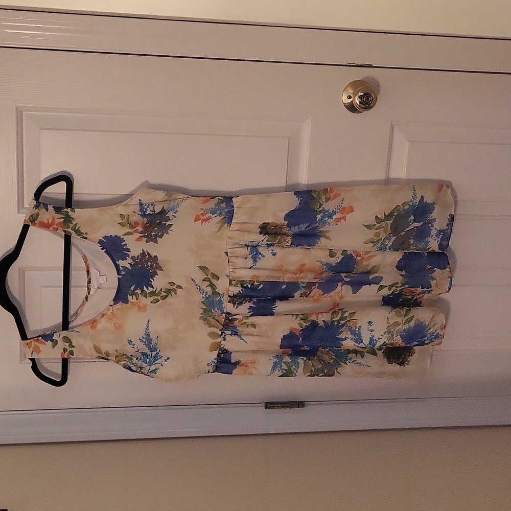 NWT Charming Charlie Floral Print Dress in Cream, Blue, & Peach, M